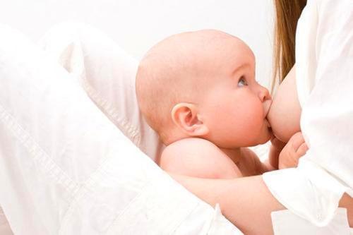 عند الرضاعة الطبيعية ، لا يمكن تناول بذور اليقطين إلا بعد شهر للطفل