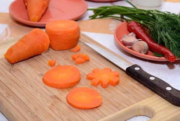 Karotten und Paprika hacken