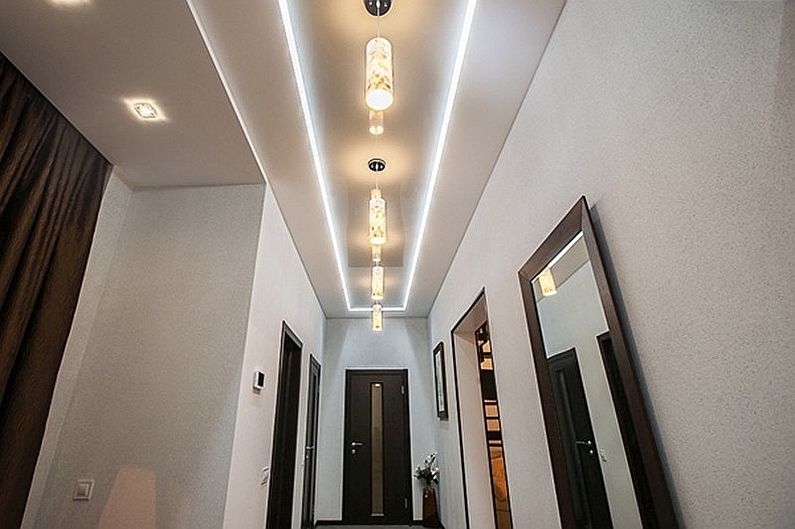 Strop iz mavčnih plošč na hodniku - Razsvetljava in razsvetljava