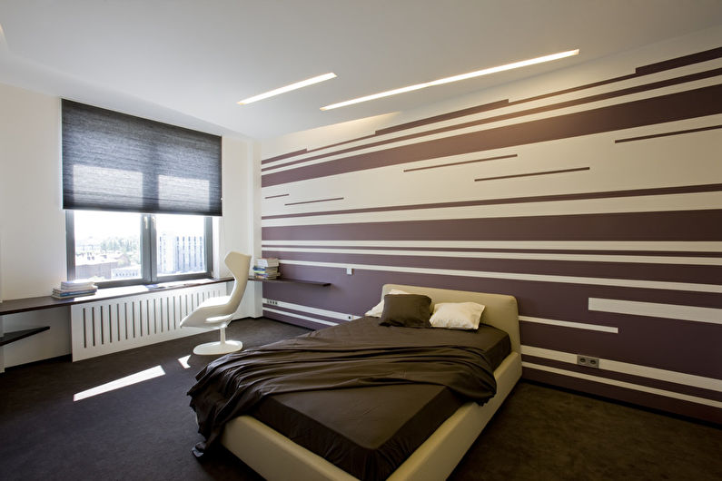 Osvetlitev in osvetlitev stropa iz mavčnih plošč v spalnici