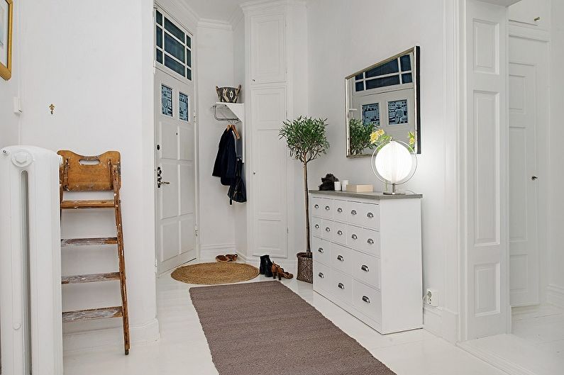 Pasillo pequeño en estilo escandinavo - Diseño de interiores
