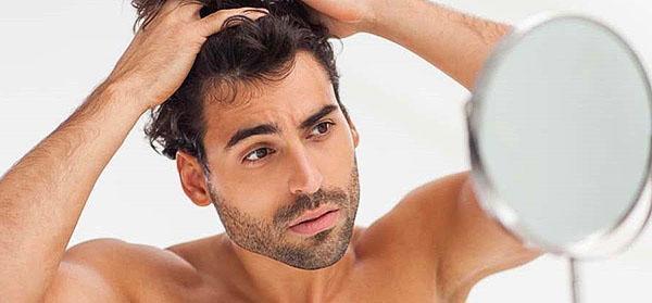 Die systematische Anwendung von Produkten mit Aloe-Saft stellt die Gesundheit des Haares wieder her