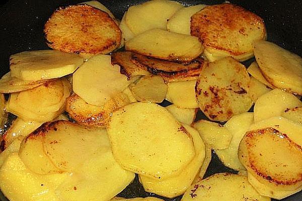 die Kartoffeln anbraten