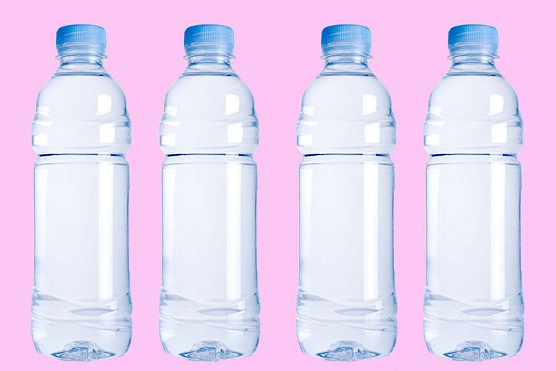 Wasserflaschen aus Plastik