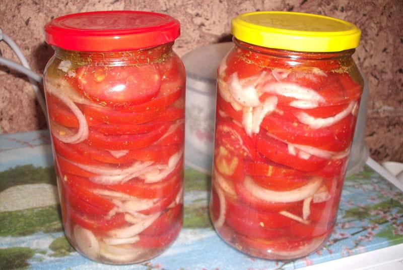 recept lízání rajčat prsty s vrstvami cibule