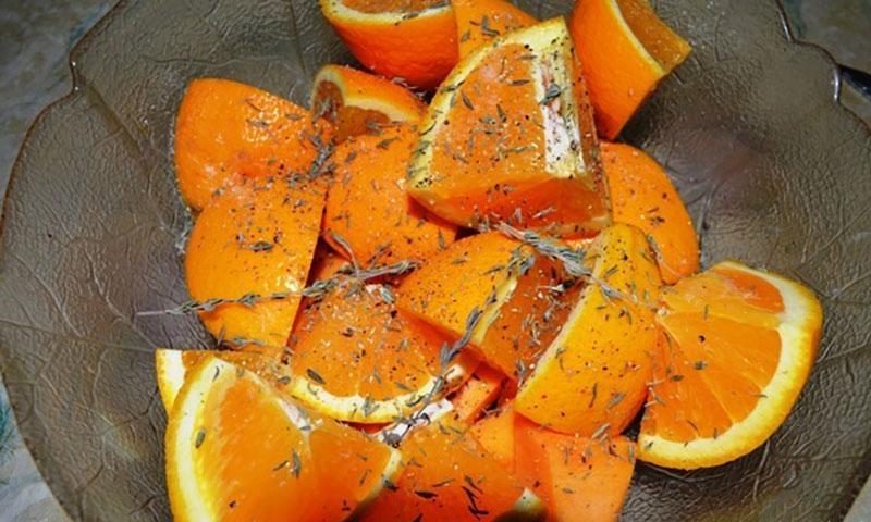 přidejte koření k pomerančům a dýni