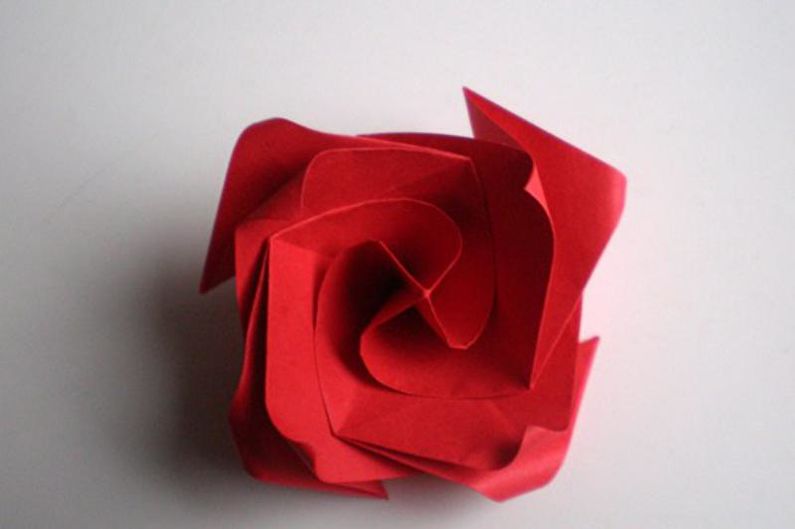 ורד עשה זאת בעצמך בטכניקת אוריגמי