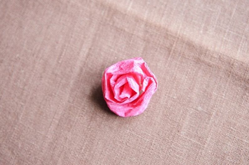 Trandafir de hârtie multi-nivel DIY