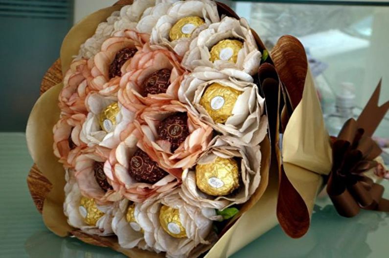 Hârtie DIY trandafir cu bomboane înăuntru