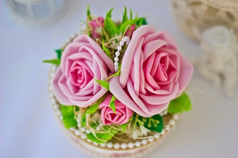 Gör-det-själv-rosor från foamiran-foto