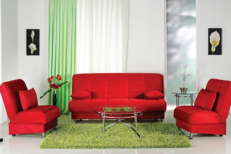 Verde con rojo: la combinación de colores en el interior.