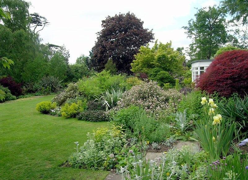Garten und Rasen im englischen Stil
