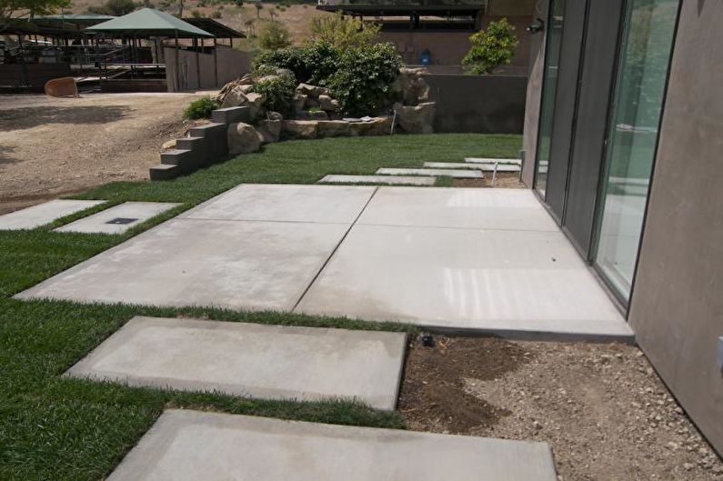 Ścieżki ogrodowe DIY - Płyty betonowe