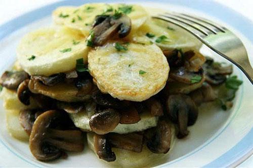 Bratkartoffeln mit frischen Champignons