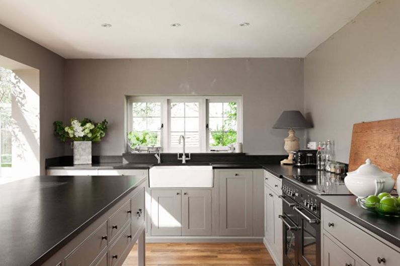 Kjøkkeninnredning i grå farge - foto