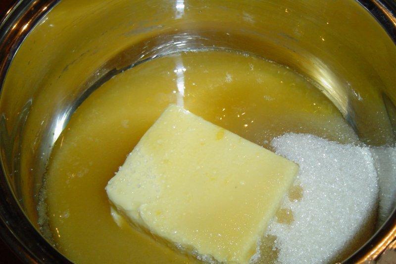 utřeme máslo se šťávou a cukrem