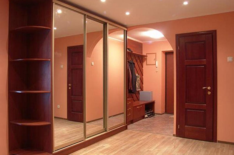 Klasične omare za hodnik