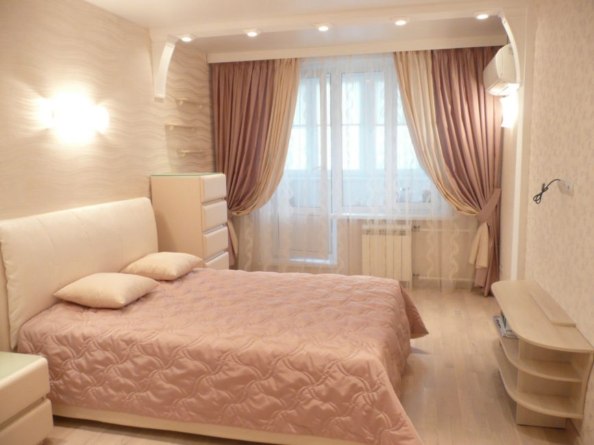 Dormitorio en tono rosa pálido