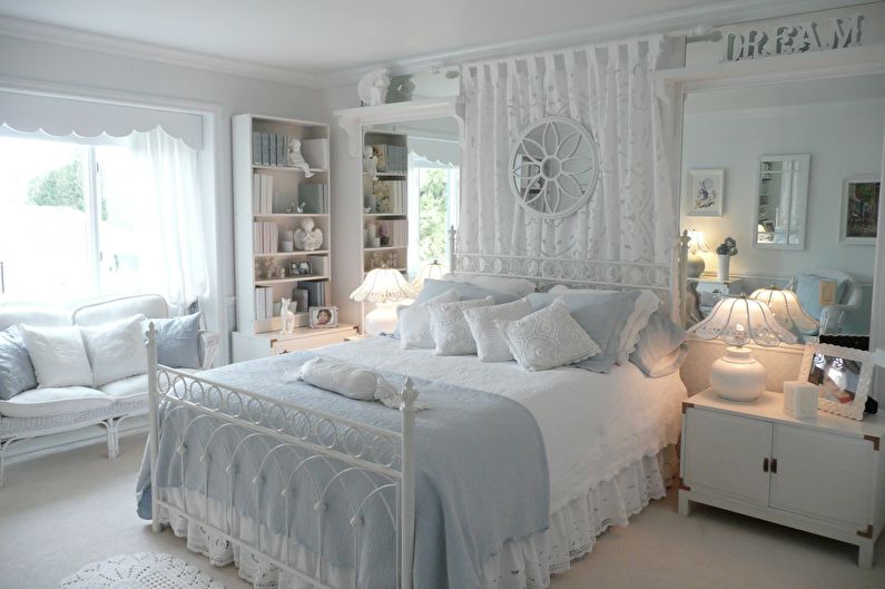 Hvite gardiner i Provence -stil
