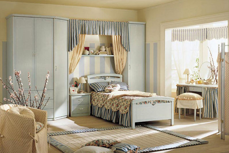וילונות בסגנון פרובנס בחדר השינה - צילום