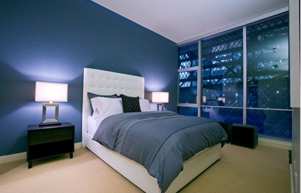 Kombinera blått i sovrummet med andra färger