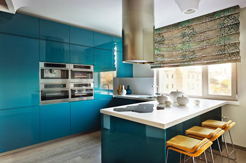 Notranjost kuhinje v modrih tonih - fotografija