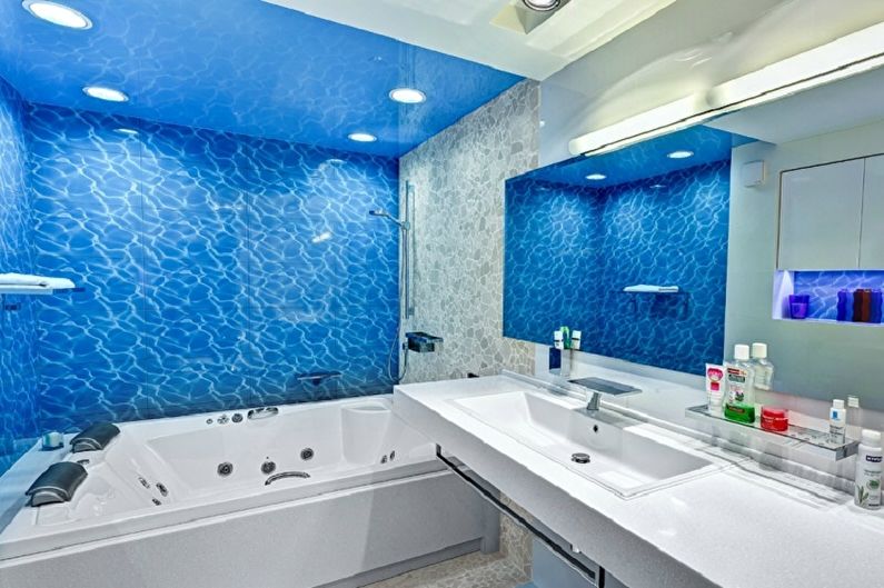 Marineblå bad - Interiørdesign