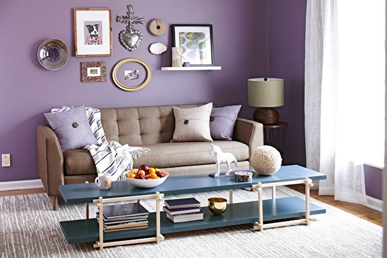 Lila färg i vardagsrummets inre - Fotodesign