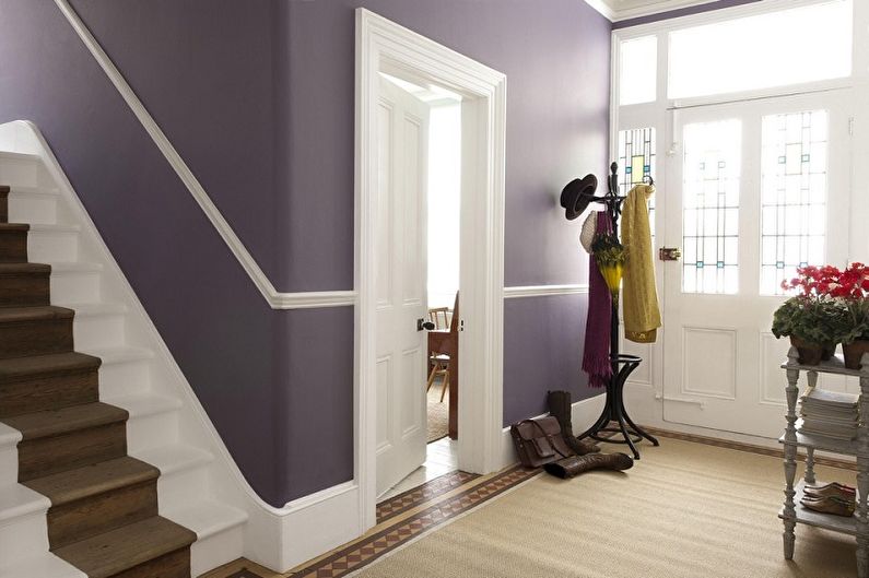Lila färg i det inre av korridoren - Photo Design