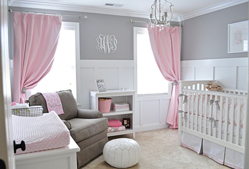 Combinația de culori din interiorul camerei copiilor - gri cu roz și alb