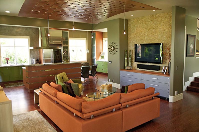 Combinația de culori din interiorul camerei de zi - portocaliu cu verde și maro