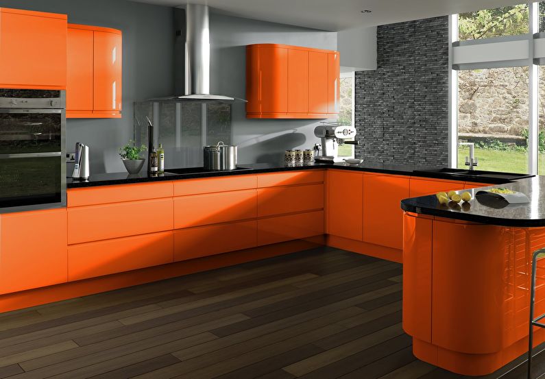 Combinația de culori din interiorul bucătăriei - portocaliu cu gri