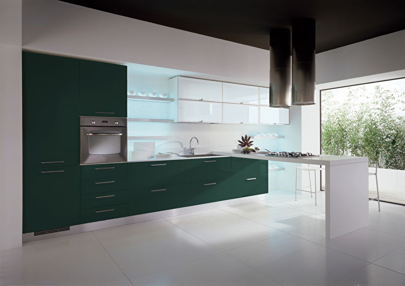 Combinația de culori din interiorul bucătăriei - verde cu alb și negru