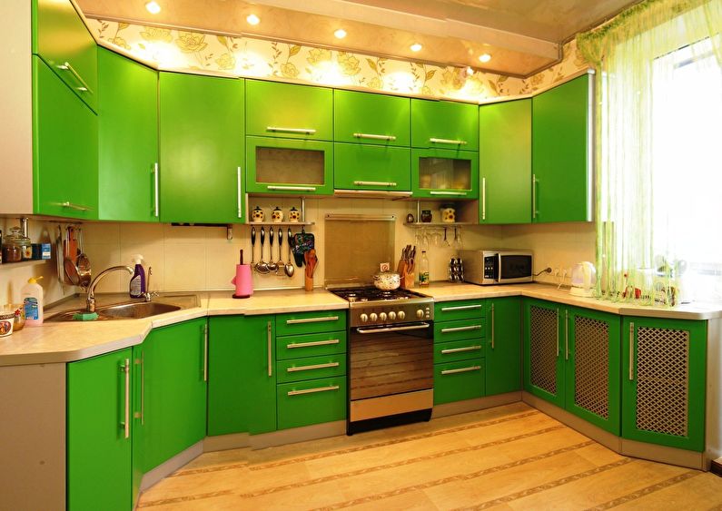 Combinația de culori din interiorul bucătăriei - verde cu bej