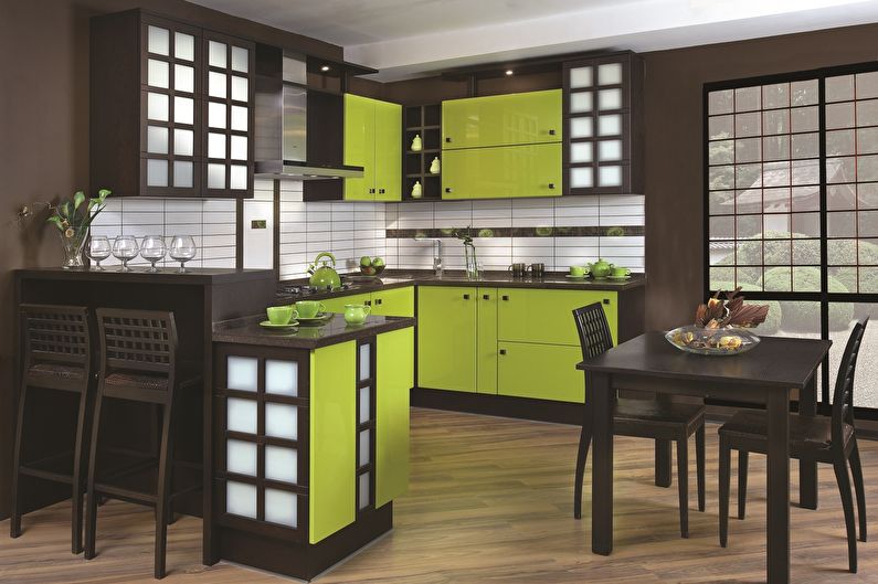 Combinația de culori din interiorul bucătăriei - maro cu verde