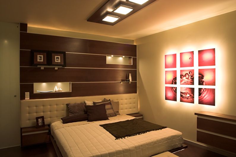 Combinația de culori din interiorul dormitorului - maro cu alb și roz