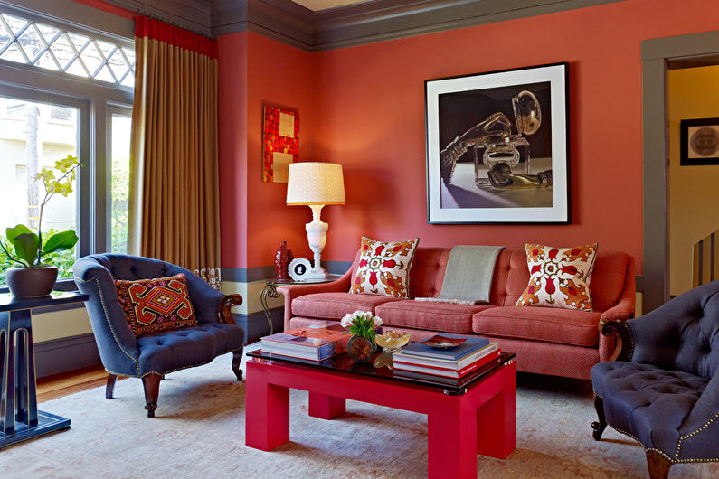 Kombinasjonen av farger i interiøret i stuen - Varme farger