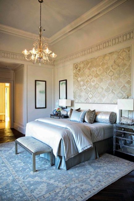 Quatrefoil acentuará el estilo clásico en el dormitorio.