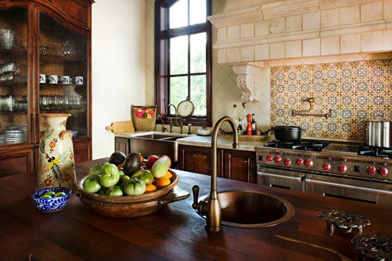 Interiér kuchyne v stredomorskom štýle - foto