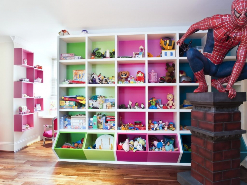 בחדר הילדים ריהוט זה משמש לאזור או לאחסון צעצועי ילדים.