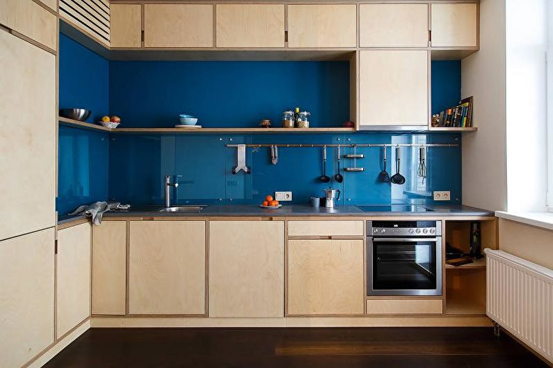 Blå väggpaneler för köket