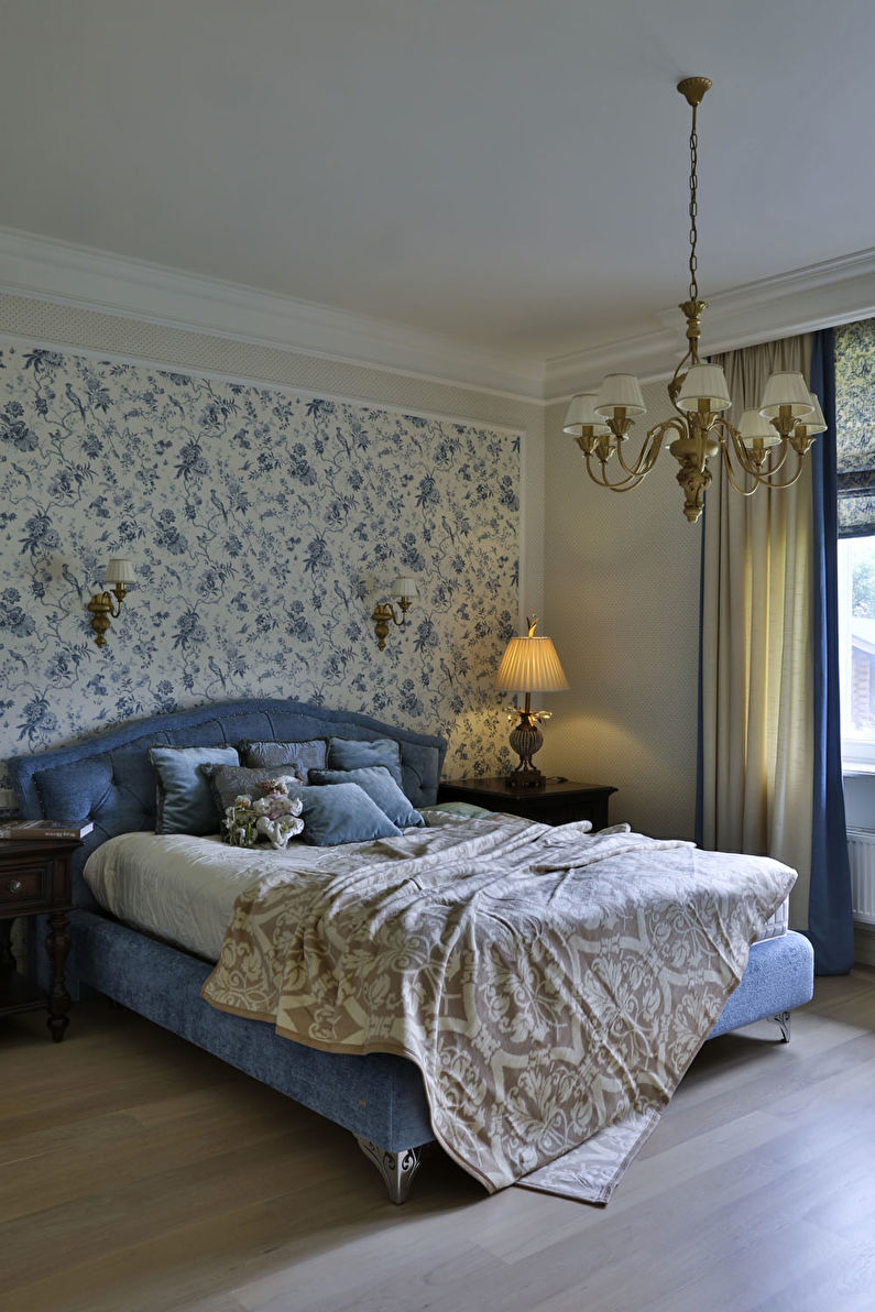 Notranjost neoklasične spalnice - fotografija