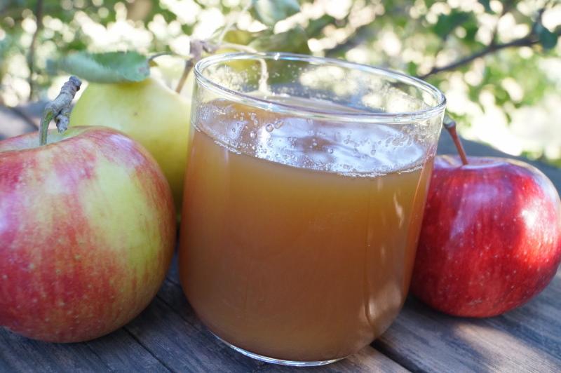 الخصائص المفيدة لعصير التفاح