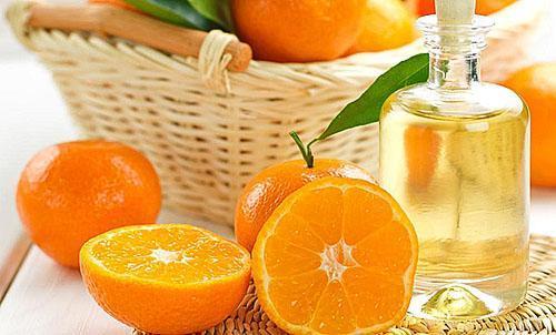 Mandarinenöl wird dazu beitragen, den Tonus zu erhöhen und das Wohlbefinden zu verbessern