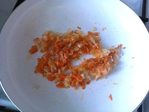 gebratene Karotten und Zwiebeln