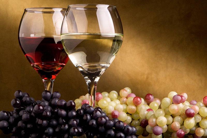 aromatischer Wein aus verschiedenen Rebsorten