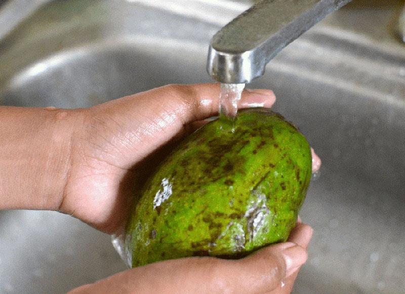 Avocado waschen