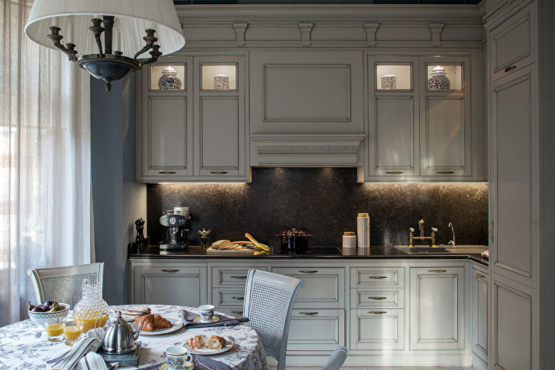 Rohová kuchyňa v klasickom štýle - interiérový dizajn