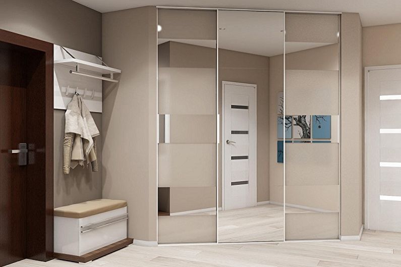 Kotna garderobna omara na hodniku v slogu minimalizma