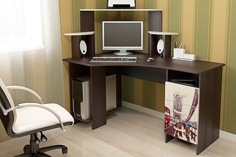 Mesa de canto para computador feita de MDF